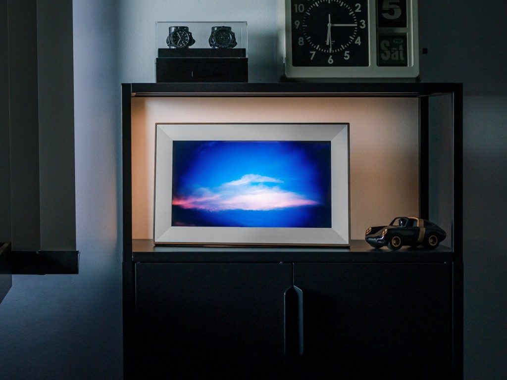 Découvrez le Pexar Starlight : Le Cadre Photo 15,6″ Qui Illumine Vos Souvenirs!