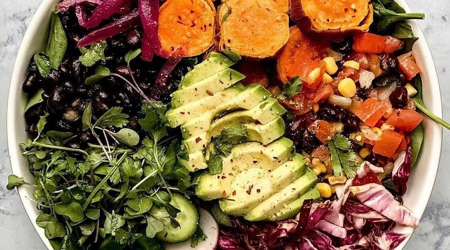 Manger sain et gourmand à Aix-en-Provence : Salades de saison, expériences et options healthy en 2025