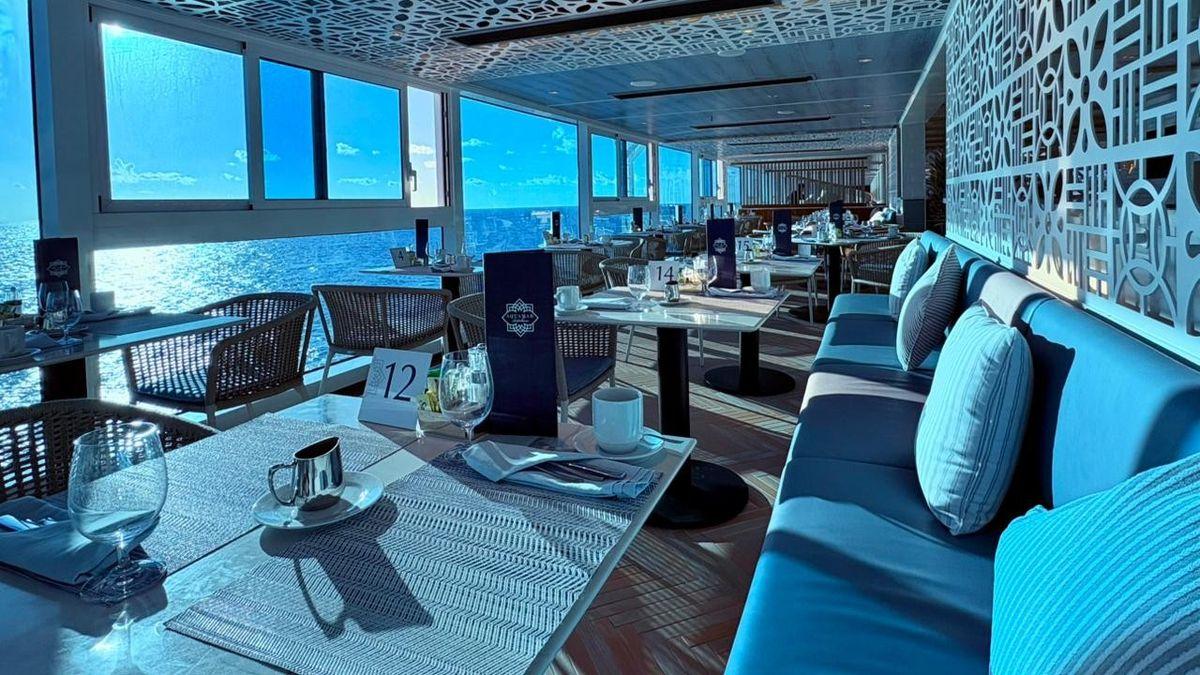 Buque Oceania Sonata navegando