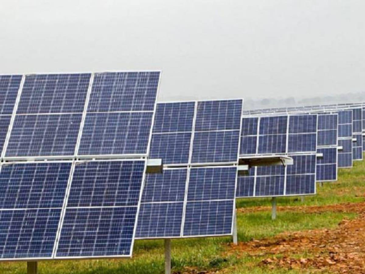 paneles solares en la planta fotovoltaica de Mota del Marqués