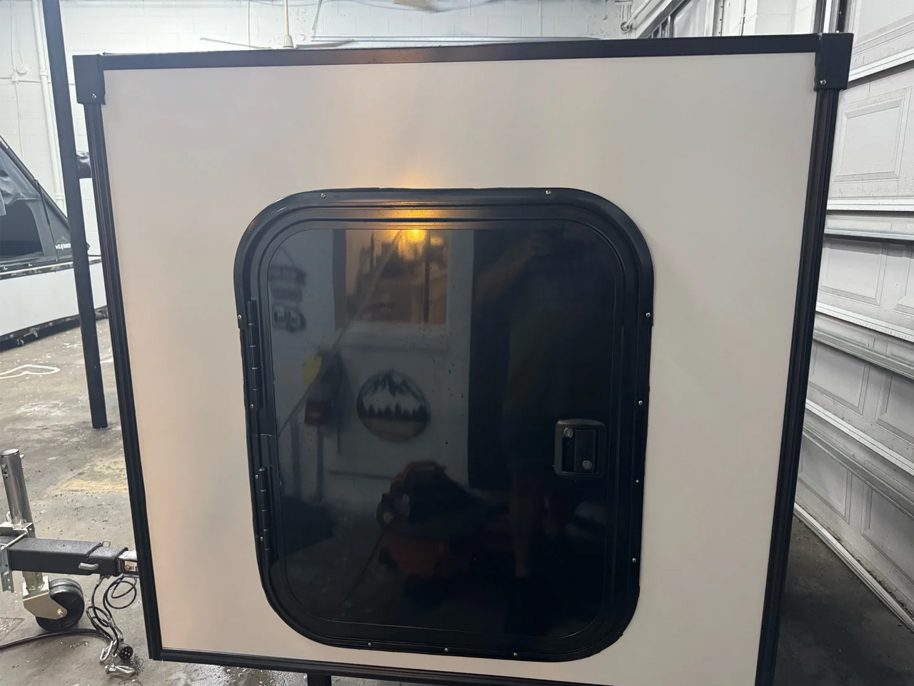 Stubby slide-in camper