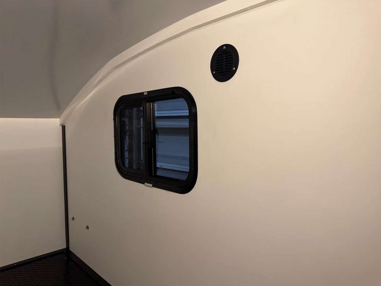 Stubby slide-in camper