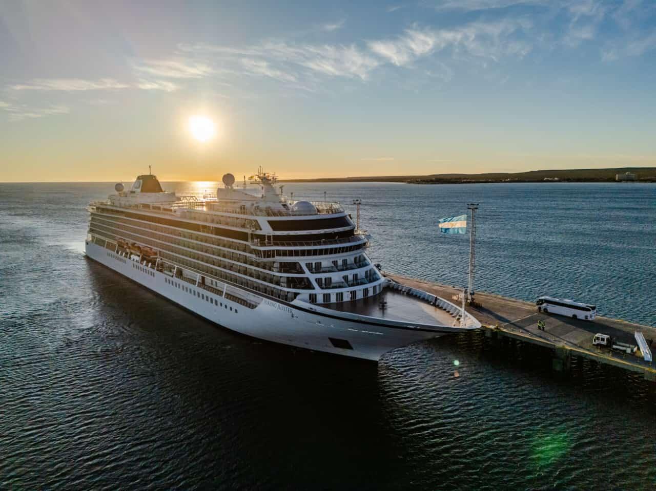 Crucero Viking Jupiter en Puerto Madryn Crucero Viking Jupiter en Puerto Madryn