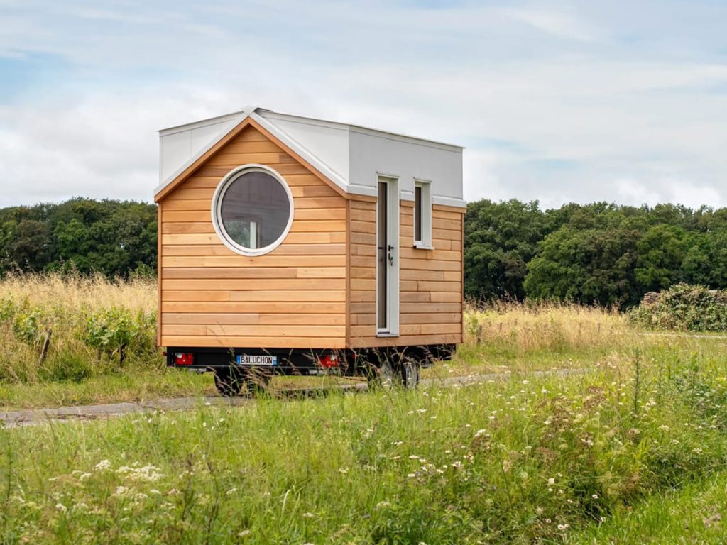 Découvrez ces 5 Tiny Homes Étonnants qui Coûtent Moins Qu’une Tesla et Ont l’Élégance de Châteaux !