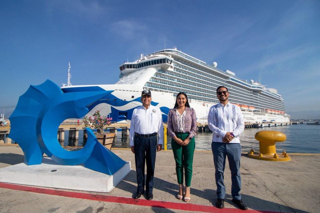 El crucero Royal Princess renueva su presencia en Manzanillo, impulsando el turismo de cruceros.