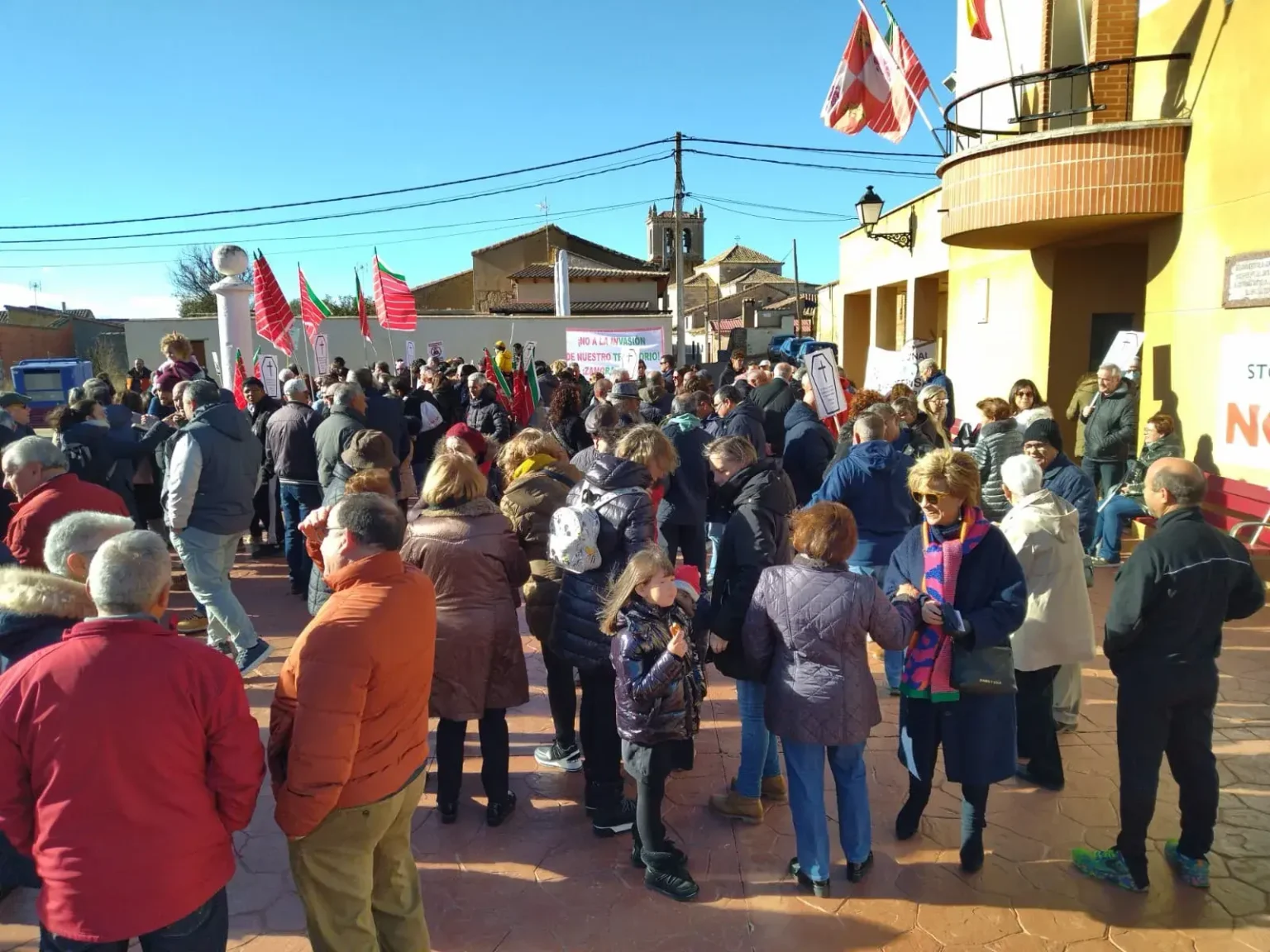Stop Biogás : mobilisations massives des habitants du Alfoz à Villardondiego pour protéger l’environnement