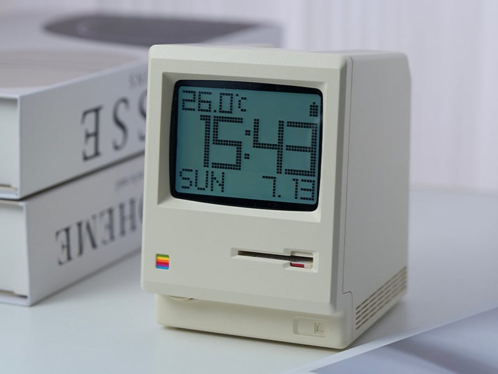 Transformez votre 1984 Macintosh en une Horloge Rechargeable à 30 $ : Découvrez MaClock!