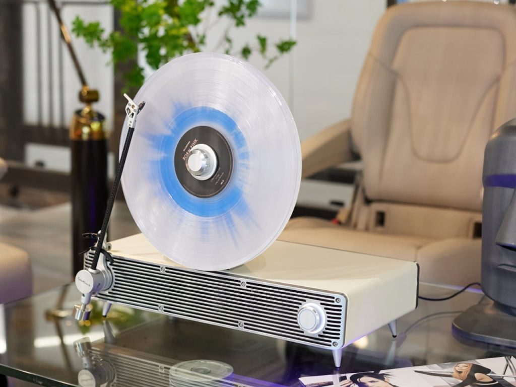 Découvrez Ce Platine Vinyl Innovante Qui Transforme Vos Disques en Œuvres Murales Éblouissantes !