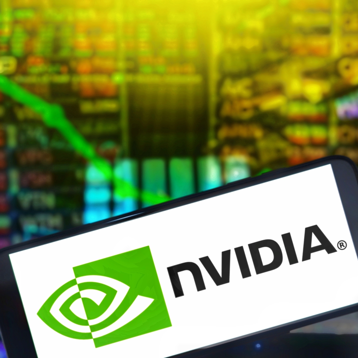 découvrez comment google se positionne comme un concurrent majeur face à nvidia dans le domaine des puces pour intelligence artificielle, révolutionnant ainsi le marché des technologies ia.