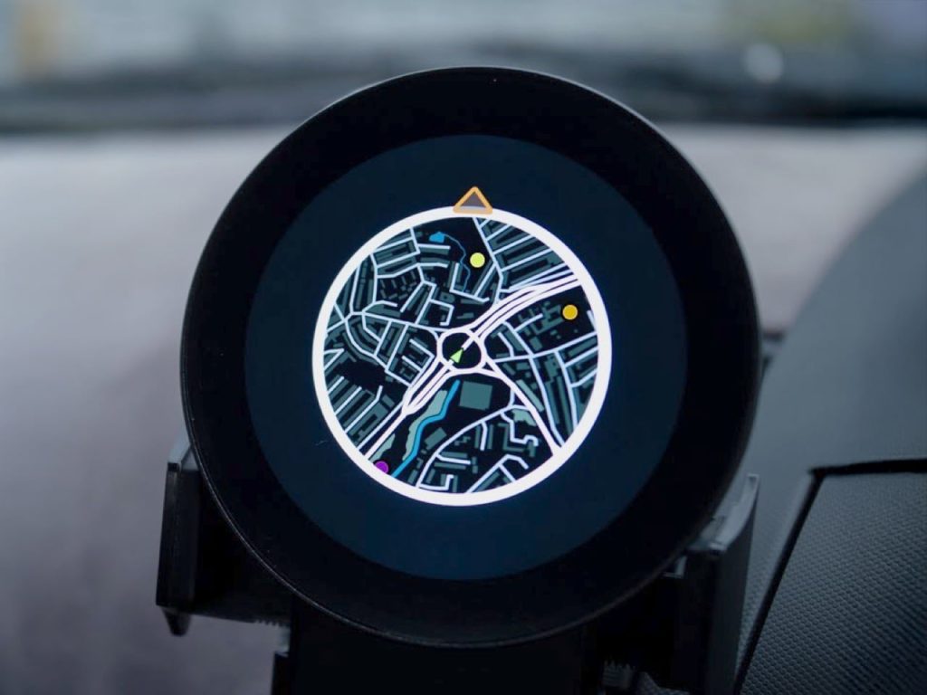 Découvrez Comment un Fan a Recréé une Mini Carte de Need For Speed pour votre Voiture!