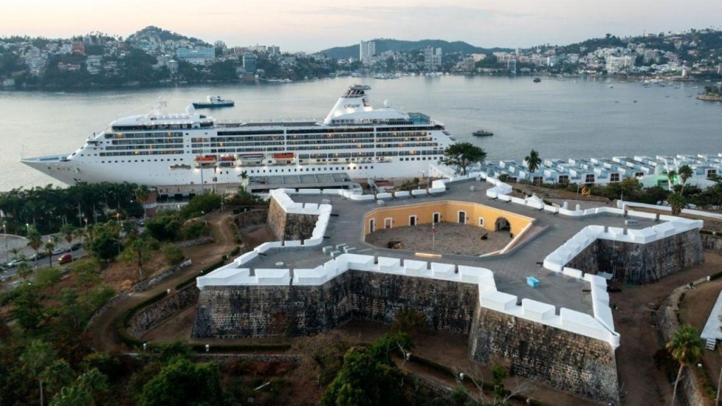Acapulco accueille le MS Seven Seas Mariner, troisième croisière de la saison pour des vacances inoubliables.