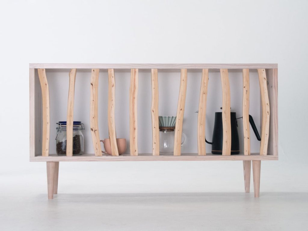 Découvrez ce Cabinet Japonais Incroyable avec des Portes en Branches d’Arbre Réelles !