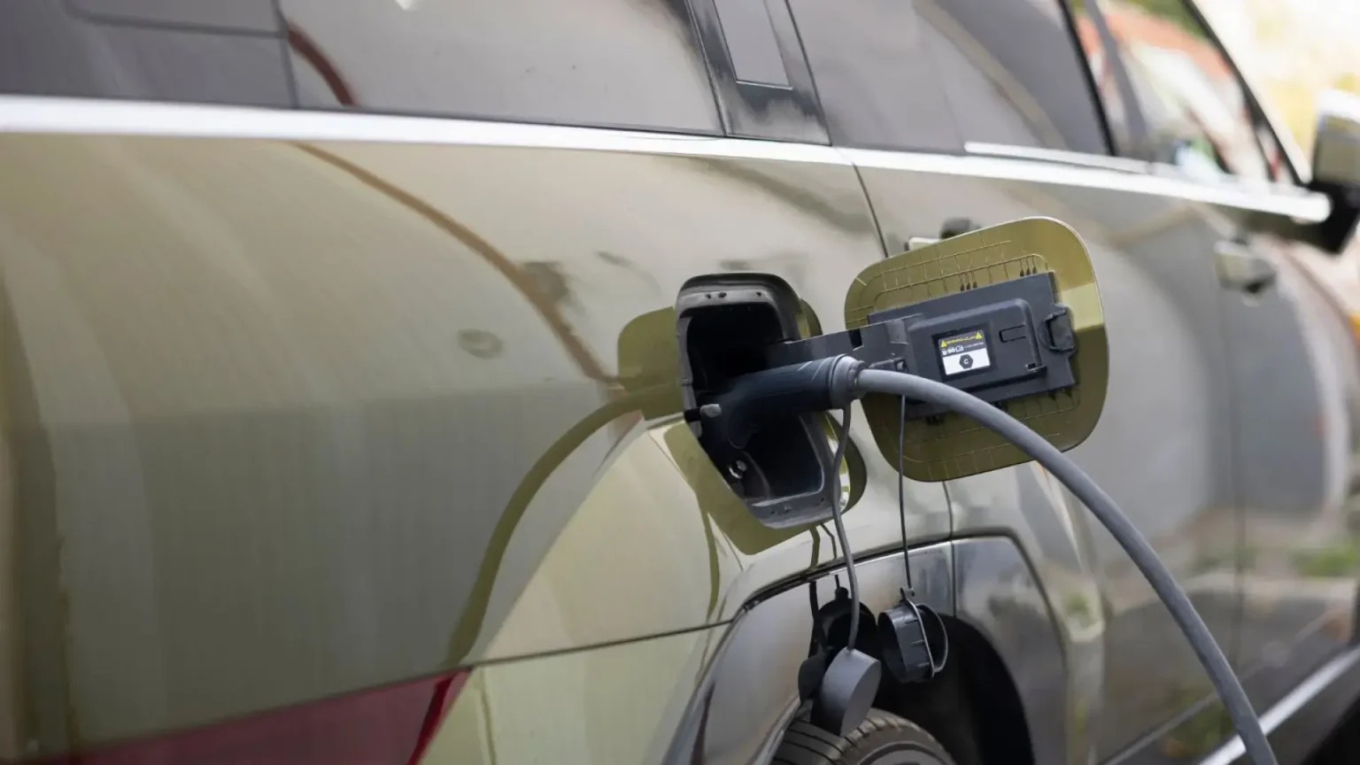 Les PHEV et la nouvelle norme Euro 6e-bis : augmentation des émissions et enjeux écologiques.