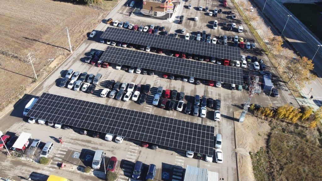Nouvelle installation solaire au hypermarché de Huesca : un pas vers l’énergie verte et durable.