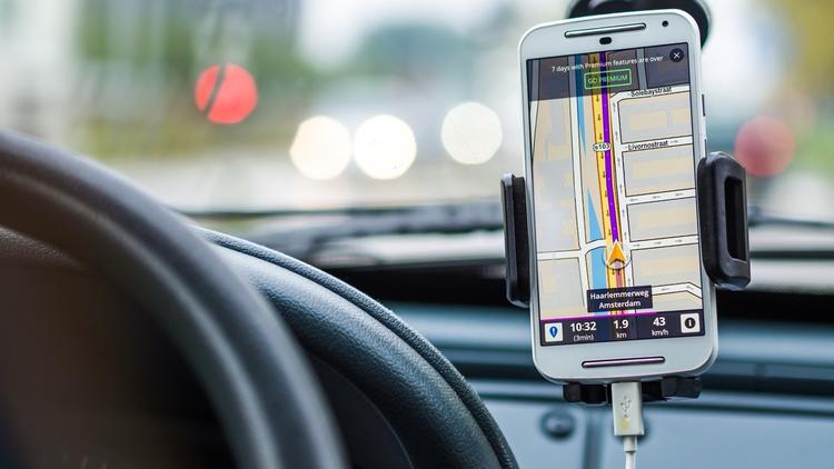 découvrez pourquoi waze et google maps ignorent souvent les trajets courts et comment cela impacte votre navigation quotidienne.