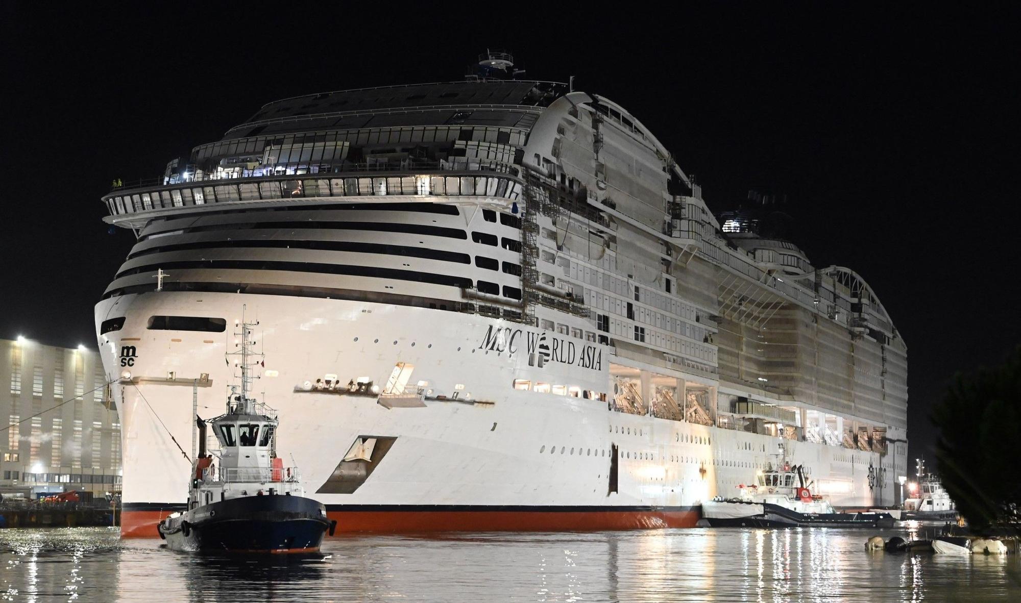 Pasajeros embarcando en un crucero MSC Pasajeros embarcando en un crucero MSC
