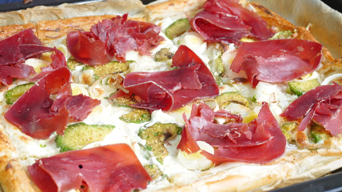 Hojaldre d'avocat et de cecina