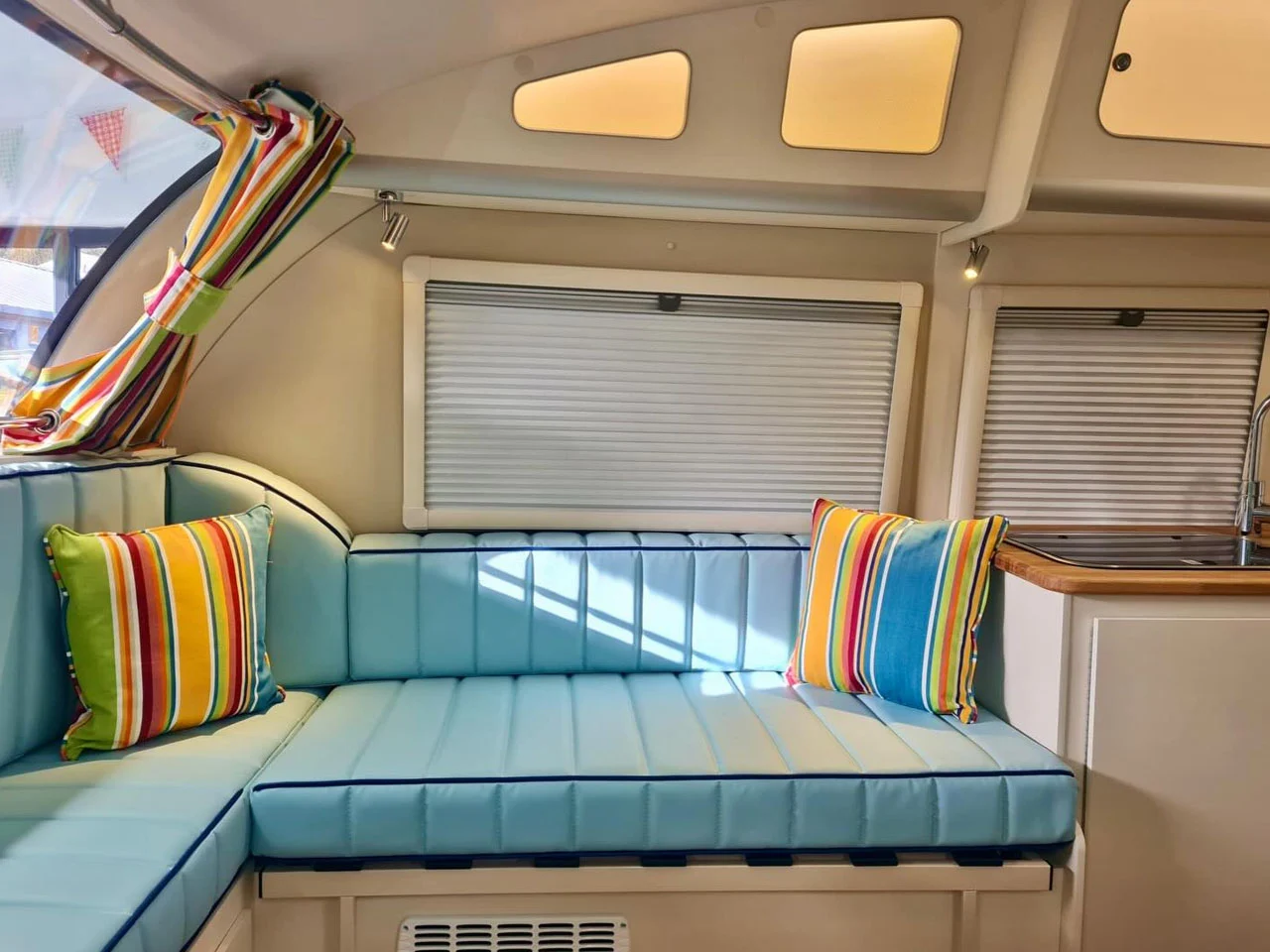 Détails de la cuisine de la caravane Bothy