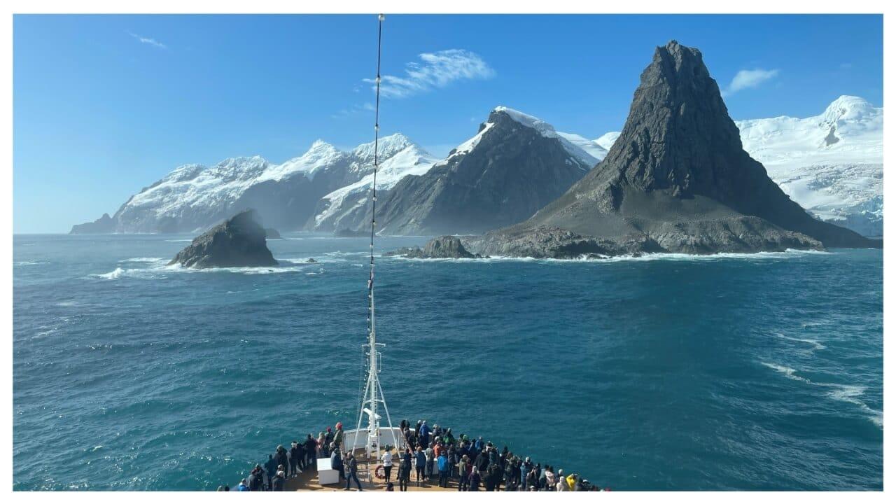 Barco Nieuw Amsterdam navigando en Sudamérica