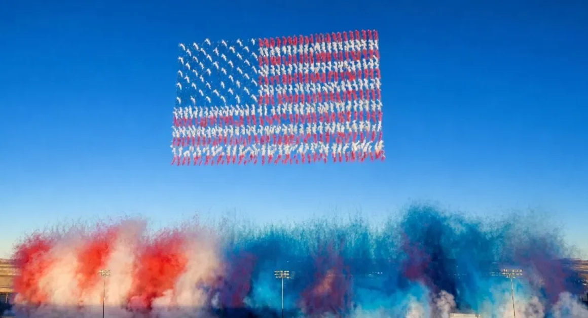 Las Vegas s'illumine : 1 020 drones de feu d'artifice ravissent le ciel étoilé