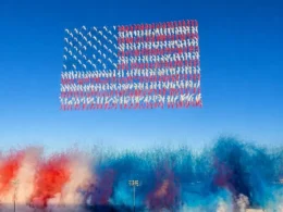Las Vegas s'illumine : 1 020 drones de feu d'artifice ravissent le ciel étoilé