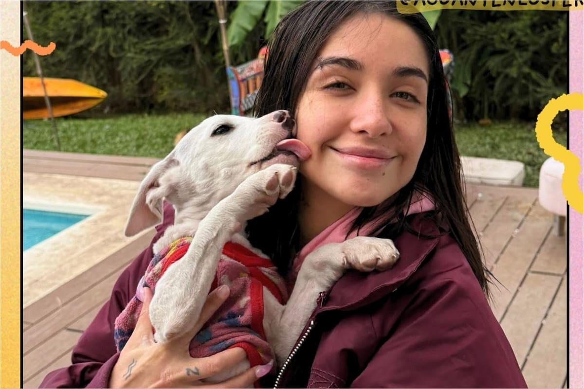 María Becerra adopte un chien à Miami