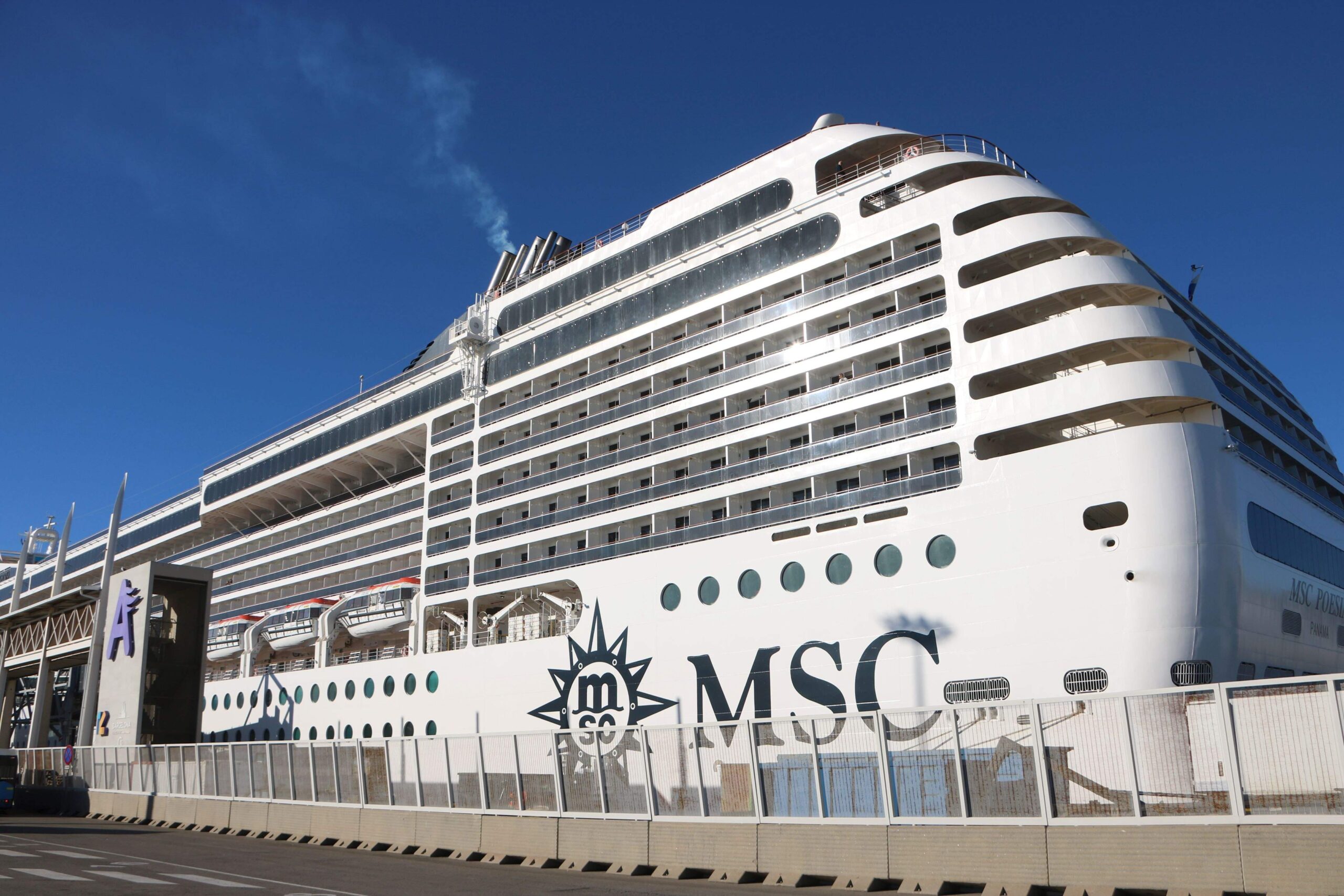 Crucero de MSC navegando en Europa Crucero de MSC navegando en Europa