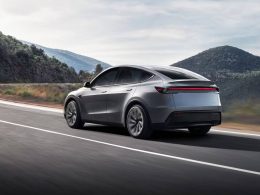 les cadres de tesla en chine se préparent à déployer la conduite autonome, mais aucun calendrier précis n’a été annoncé pour sa mise en service.
