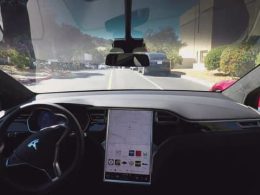 les conducteurs tesla ont parcouru plus de 8 milliards de miles grâce à la technologie de conduite autonome full self-driving (fsd), marquant une étape majeure dans l'évolution des véhicules électriques et autonomes.