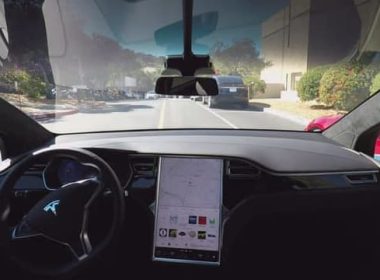 les conducteurs tesla ont parcouru plus de 8 milliards de miles grâce à la technologie de conduite autonome full self-driving (fsd), marquant une étape majeure dans l'évolution des véhicules électriques et autonomes.