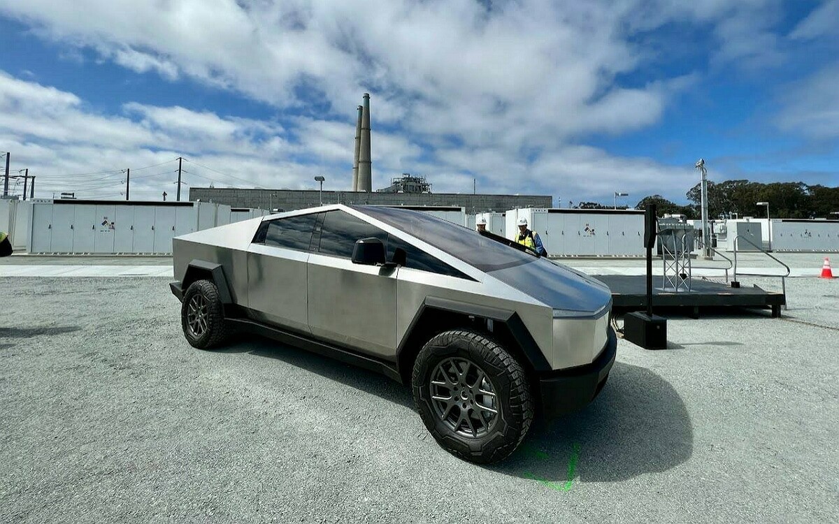 découvrez la nouvelle date de livraison retardée du cybertruck de tesla. toutes les informations sur les délais et les raisons du report.
