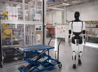 elon musk réaffirme son engagement envers le robot tesla optimus, promettant des avancées révolutionnaires dans la robotique pour transformer notre quotidien.