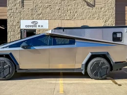 ford adopte la gigafonderie et la technologie 48v pour le cybertruck, alliant innovation et performance électrique avancée.