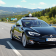 découvrez comment la conduite entièrement autonome de tesla gère les conducteurs agressifs sur la route et assure votre sécurité grâce à ses technologies avancées.
