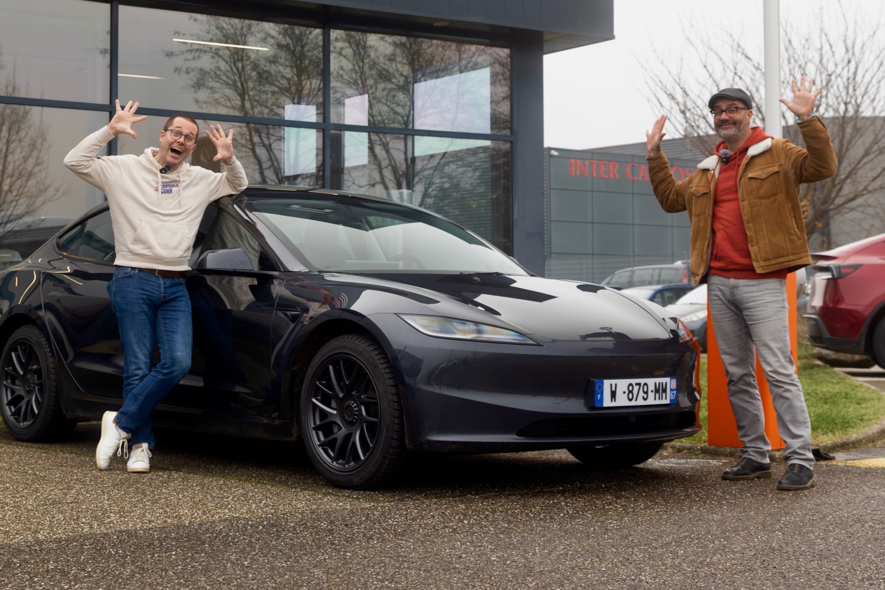 découvrez comment la fonction full self-driving de tesla gère les conducteurs agressifs pour assurer votre sécurité au volant.