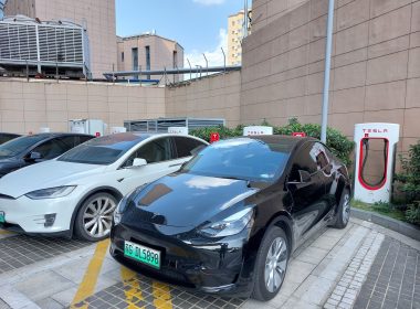 la justice suédoise soutient la grève des employés des stations tesla supercharger, mettant en lumière les enjeux sociaux et les revendications des travailleurs.