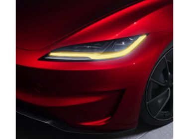 découvrez la mise à jour innovante des phares tesla qui améliore la visibilité et la sécurité de conduite grâce à une technologie avancée et intelligente.