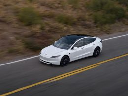 découvrez pourquoi les poignées tesla sont interdites en chine et les conséquences pour les propriétaires et le marché automobile chinois.