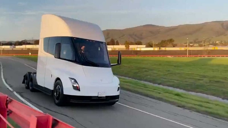 découvrez tout sur la production en série du tesla semi 2024, le camion électrique révolutionnaire alliant performance, autonomie et durabilité pour un transport industriel innovant.