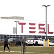 tesla atteint son objectif d'emploi pour la giga factory de new york à buffalo, renforçant ainsi l'économie locale et l'innovation industrielle.