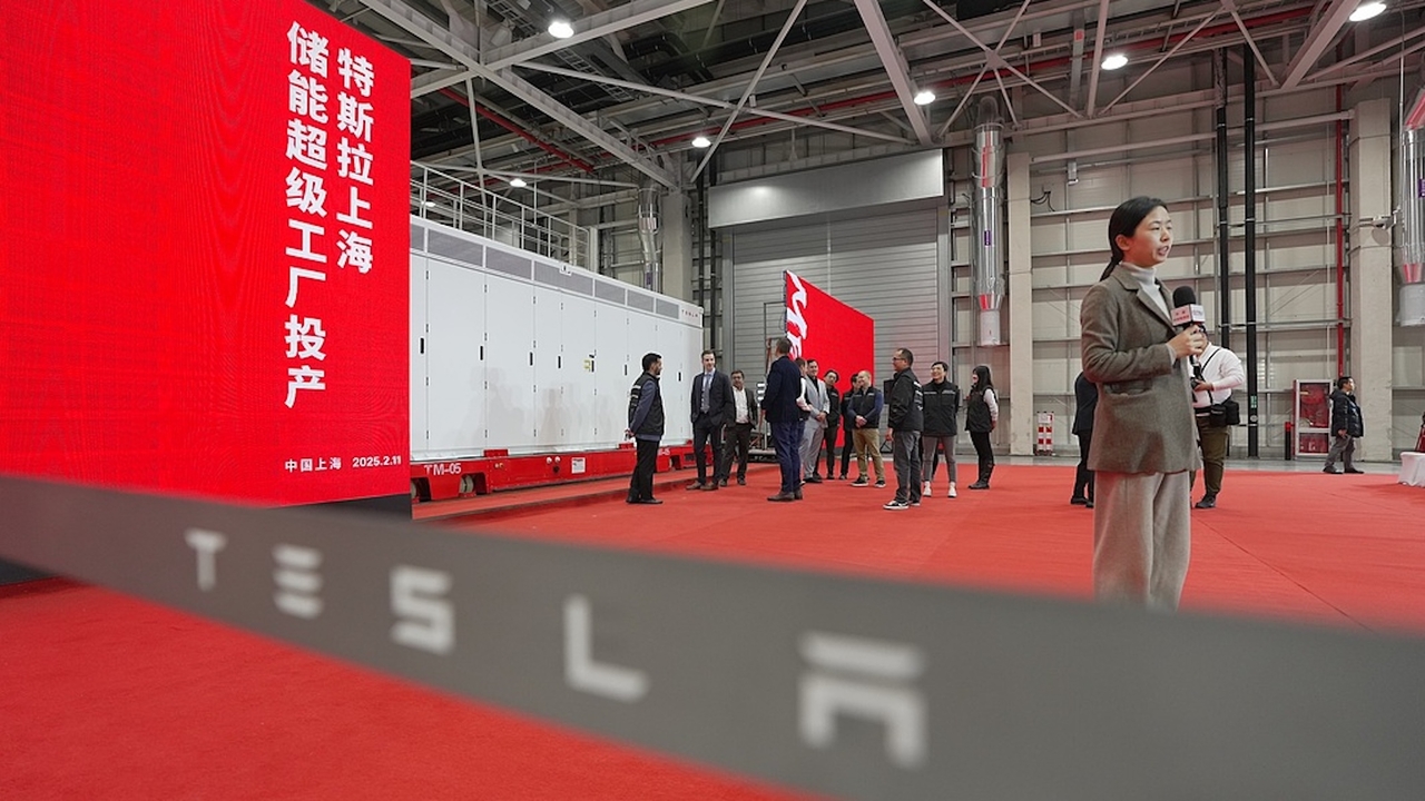 découvrez l'augmentation significative des exportations de tesla depuis la chine en janvier, un indicateur clé de la croissance du marché automobile électrique.