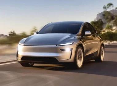 tesla dévoile une nouvelle fonction innovante pour le cybertruck, repoussant les limites de la technologie automobile électrique.