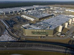 tesla giga berlin exprime son soutien à ig metall, le puissant syndicat allemand représentant les travailleurs de l'industrie métallurgique.