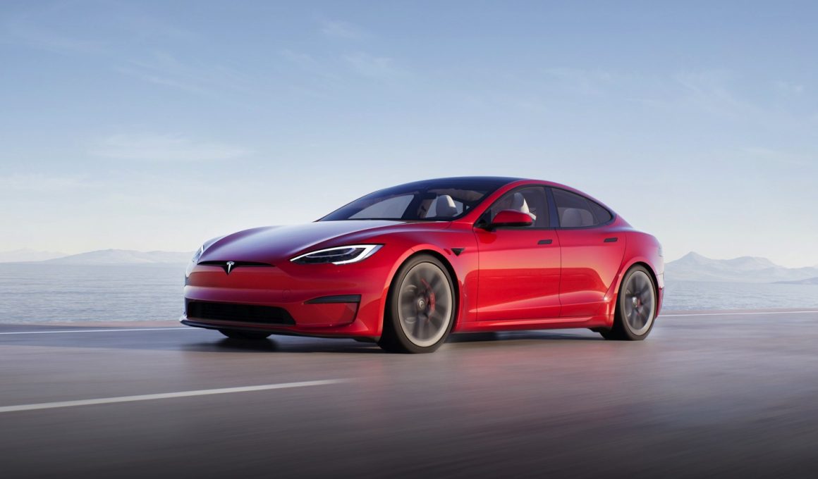 découvrez la tesla model s, voiture emblématique célébrant 30 ans d'innovation, de performance et de design futuriste.