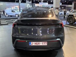 découvrez pourquoi la tesla model y a été élue voiture de l'année 2026 en australie, alliant innovation, performance et design.