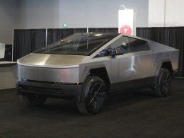 découvrez la nouvelle version du cybertruck de tesla, désormais disponible à un prix plus abordable, alliant performance et design futuriste.