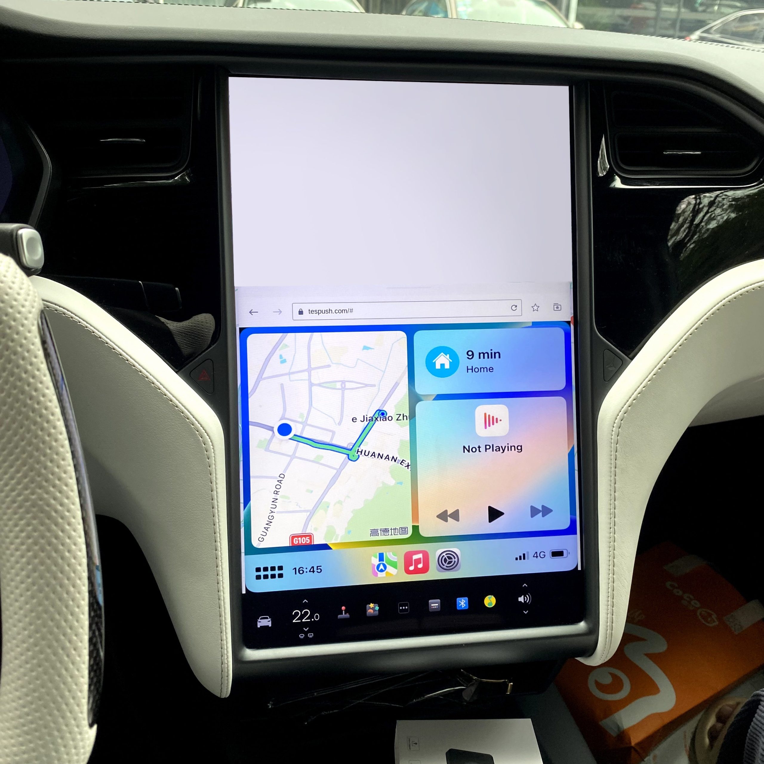 tesla continue d'intégrer apple carplay dans ses véhicules, offrant une meilleure connectivité et une expérience utilisateur améliorée pour les conducteurs.