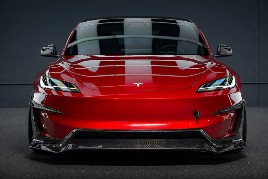 tesla prépare deux améliorations majeures pour la model 3, offrant des innovations technologiques et une meilleure expérience de conduite.