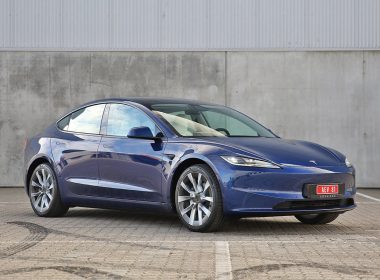 découvrez comment un cadre de tesla interpelle le sénat français sur les enjeux et perspectives de l'autonomie des véhicules électriques.