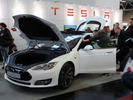découvrez pourquoi jim cramer considère tesla comme une entreprise de robotique innovante, révolutionnant le secteur automobile avec ses technologies avancées.
